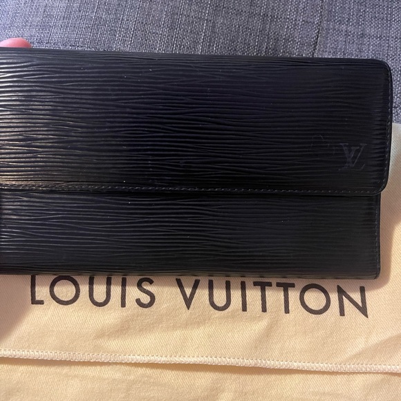 ❤️SOLD❤️ Pre-loved LOUIS VUITTON Black Epi International Wallet - Picture 2 of 8